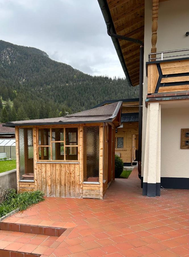 Ferienwohnungen Lodge-B Weissenbach am Lech Luaran gambar