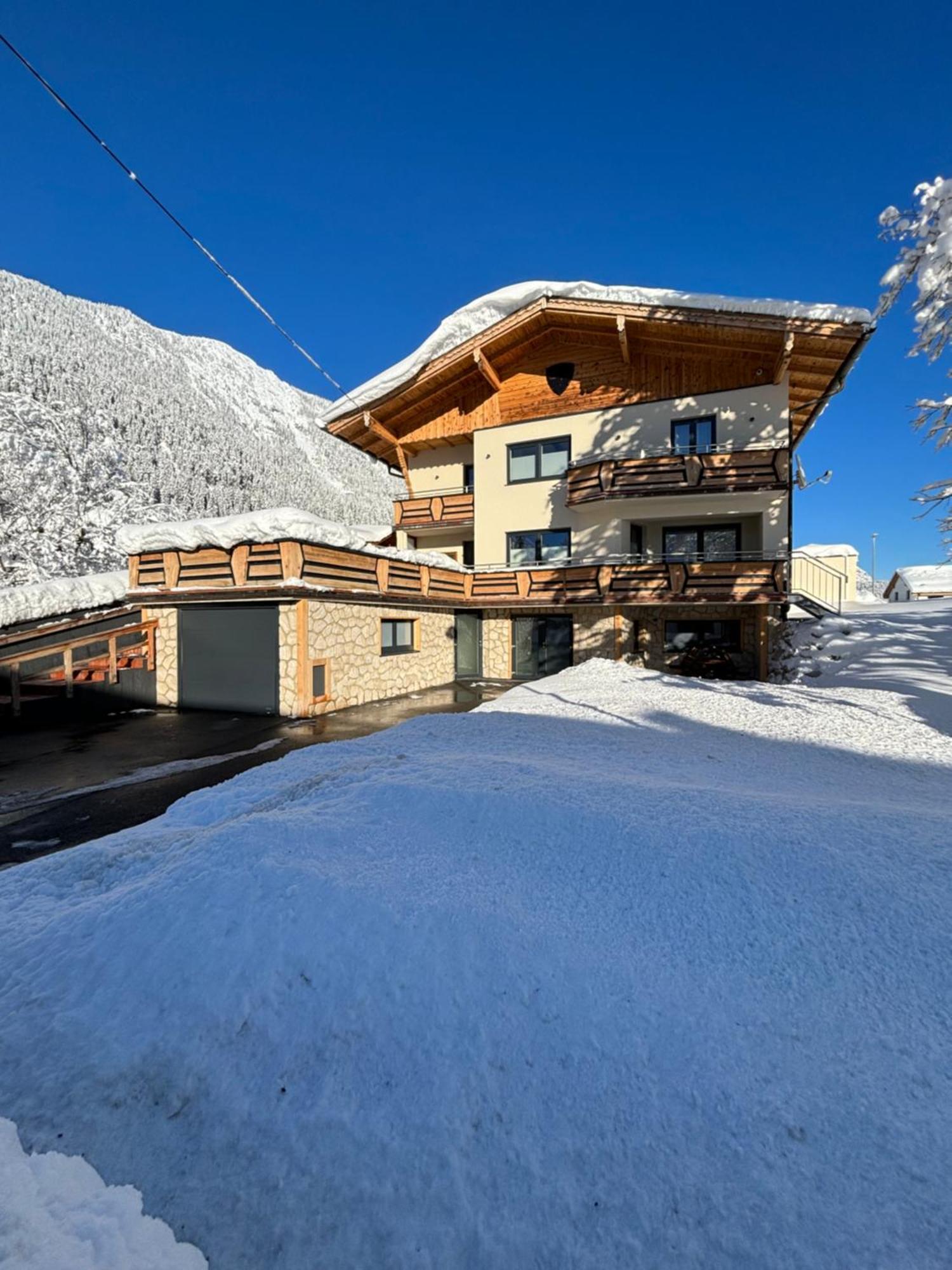 Ferienwohnungen Lodge-B Weissenbach am Lech Luaran gambar