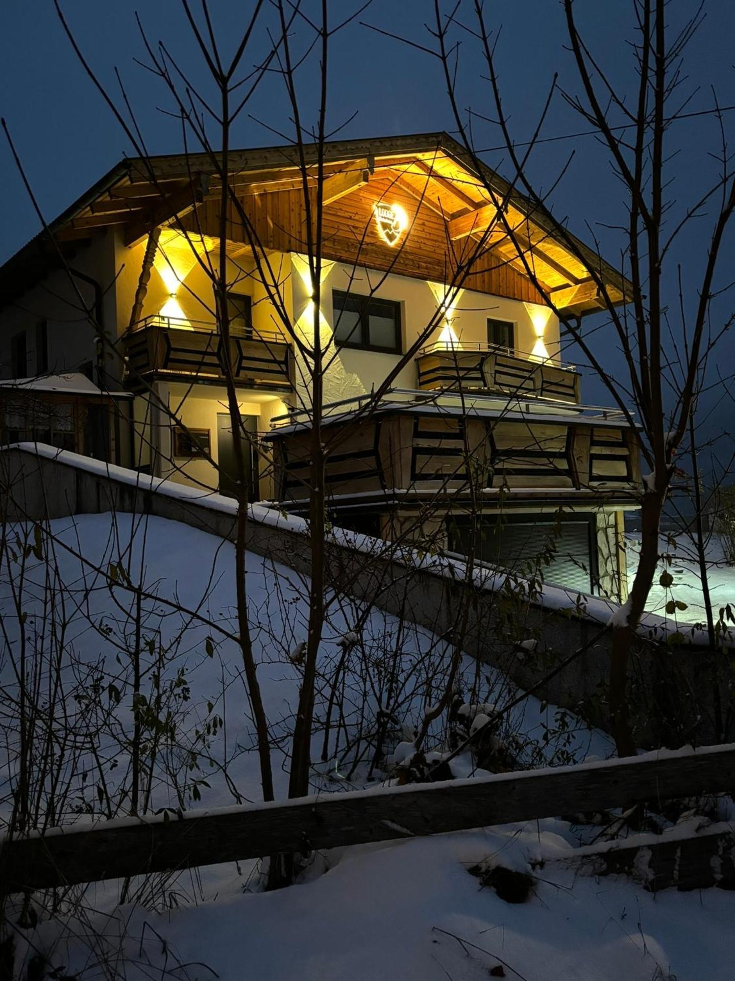 Ferienwohnungen Lodge-B Weissenbach am Lech Luaran gambar